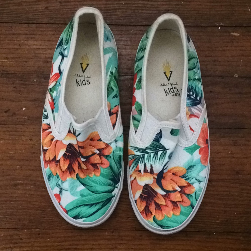 Floral print canvas shoes